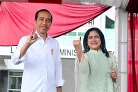 Presiden Jokowi Dan Ibu Iriana